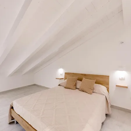 Brand New Attic Apartment, Air Conditioned * Castelsardo