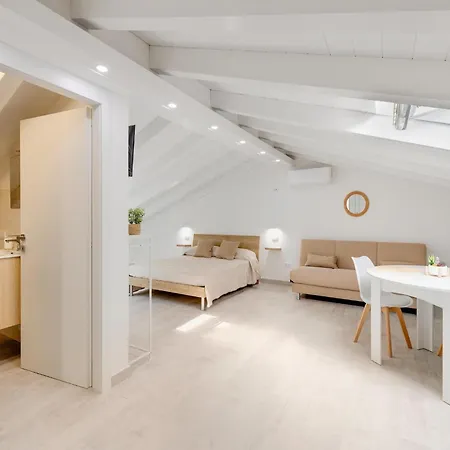 Daire Brand New Attic Apartment, Air Conditioned *