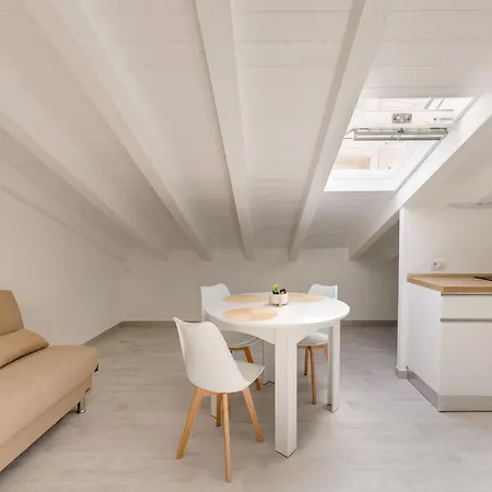 Brand New Attic Apartment, Air Conditioned