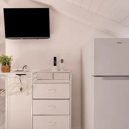 Διαμέρισμα Brand New Attic Apartment, Air Conditioned