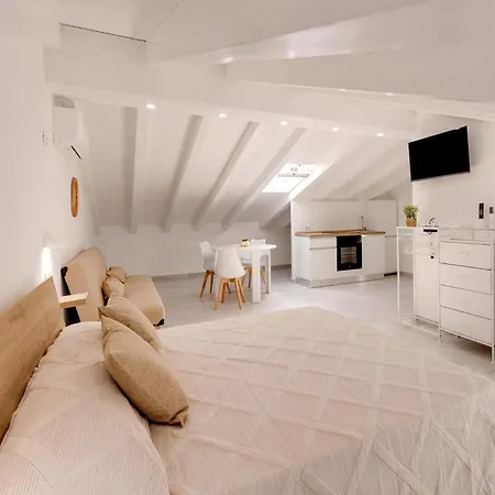 Brand New Attic Apartment, Air Conditioned *